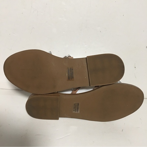 Steve Madden Sandals Flats Lodell Silver Sz 7 Spikes Like New worn once - Picture 8 of 9